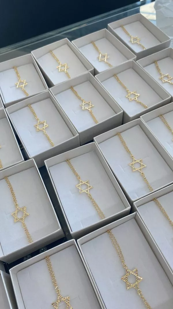⁦צמיד שמירה והגנה מבית מיכל גרין - צבע זהב⁩ – תמונה ⁦3⁩