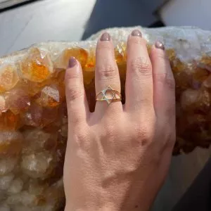 טבעת שמירה והגנה בצבע זהב