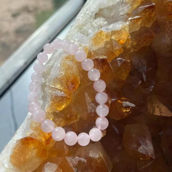 ⁦צמיד רוז קוורץ לחיזוק האהבה העצמית והמידות הטובות⁩ – תמונה ⁦4⁩