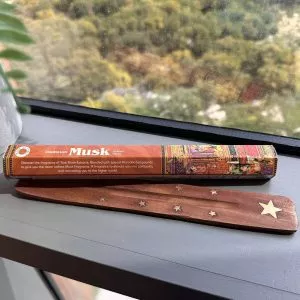 קטורת מאסק עם מעמד דקורטיבי